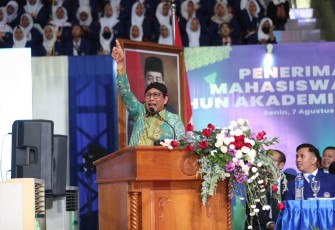 Mendes PDTT Abdul Halim Iskandar saat memberikan materi dihadapan mahasiswa UNY, Selasa (8/8)