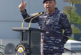 Pangkoarmada II Laksda TNI Yayan Sofian