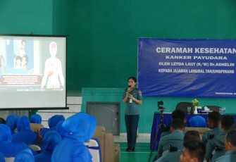 Ceramah kesehatan deteksi dini kanker payudara di Lanudal Tanjungpinang, Jum'at (11/8)