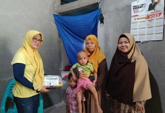 Satgas Penanganan 4+1 saat memberikan bantuan anak stunting di wilayah prov Sulbar 