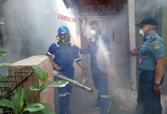 Lanudal Jakarta fogging lingkungan warga, Jum'at (25/8)