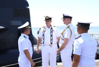 Pertemuan Komandan KRI Alugoro-405 dan Komandan HMAS Waller-75