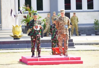 Kasum TNI Letjen TNI Bambang Ismawan saat menutup Latgabma SGS di Situbondo,Jatim, Rabu (13/9)