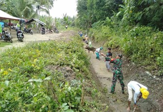 Pembersihan saluran tersumbat wilayah desa binaan, Minggu (17/9)