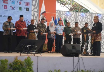 Serah Terima Kirab Pemilu 2024 di Pahlawan Bussines Center Kota Madiun, Kamis (21/9)