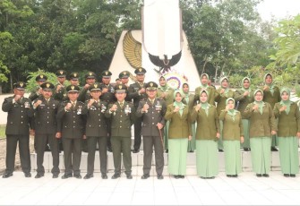 Ziarah Nasional Kodim 1001/HSU-BLG di TMP Tabur, Amuntai, Sabtu (30/9)