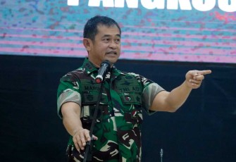 Pangkostrad Letjen TNI Maruli Simanjuntak saat memberikan pengarahan kepada perwira remaja Kostrad di Jakarta, Jum'at (13/10)
