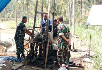 Pembuatan sumur bor di wilayah desa binaan 