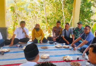 Komsos Babinsa bersama warga binaannya