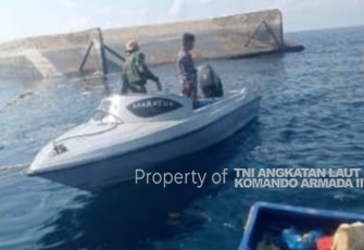 Kapal tongkang kandas