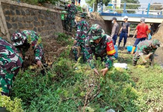 Karya bakti pembersihan alur sungai Simo 