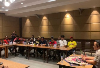 Pertemuan Kelompok Suporter Bola di Jawa Timur di Mapolda Jatim, Rabu (8/11)
