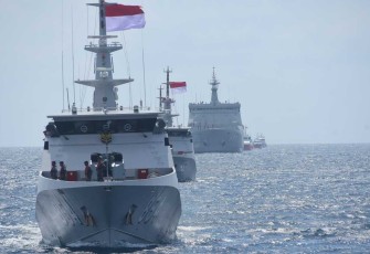 Sailing Pass Kapal Perang TNI AL