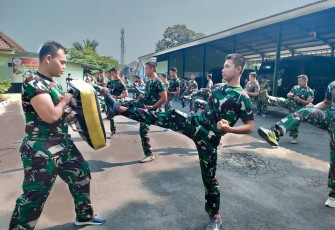 Latihan Bela Diri Militer Prajurit Menarmed 2 Kostrad 