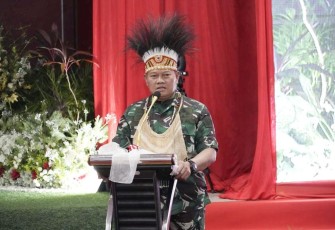 Panglima TNI Laksamana Yudo Margono saat memberikan sambutan dalam peresmian gedung baru Polda Papua, Minggu (8/1)