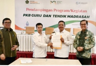 Penandatanganan kerja sama pemanfaatan MOOC Pintar dalam PPKB