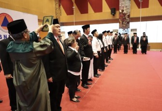 Kepala BNPB Letjen TNI Suharyanto melantik pejabat administrator dan Calon Pegawai Negeri Sipil (CPNS) di lingkungan BNPB yang dihelat di Graha BNPB, Jakarta 
