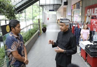 Ganjar Pranowo saat memberikan arahan ke pengelola rest area