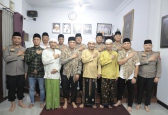Wakapolda Jatim Brigjen Pol Akhmad Yusep Gunawan silahturahmi ke ponpes 