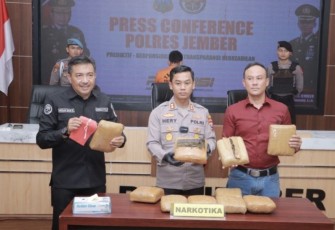 Kapolres Jember AKBP Heri Purnomo saat konferensi pers penangkapan kasus narkoba