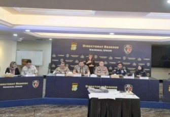 Direskrimum PMJ Kombes Pol Hengki Haryadi saat konferensi pers di Jakarta, Jum'at (5/5)