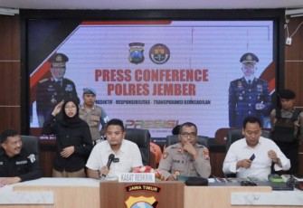 Kasat Reskrim Polres Jember AKP Dika Hadiyan saat konferensi pers, Selasa (16/5)