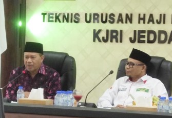 Konjen RI di Jeddah Eko Hartono (berpakaian batik).
