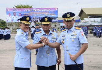 Foto bersama Danlanud Iswahjudi Marsma TNI Wastum