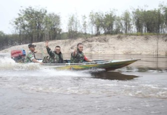 Sampan Satgas Yonarmed 10/Bradjamusti 