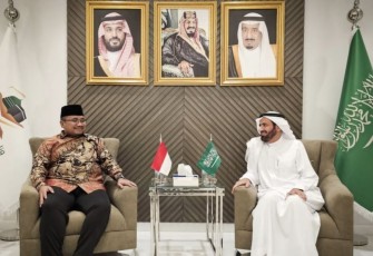Menag Yaqut Cholil Qoumas bertemu Menhaj Saudi Taufiq F Al Rabiah di Makkah