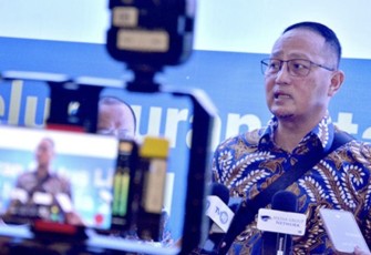 Dirjen Aplikasi Informatika Kementerian Kominfo Semuel A Pangerapan saat memberikan keterangan pers di Jakarta, Jum'at (7/7)