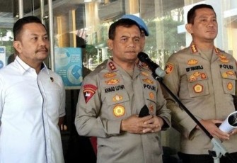 Kapolda Jateng Irjen Pol Ahmad Luthfi saat memberikan keterangan pers, Senin (17/7)