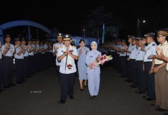 Penghormatan prajurit Koharmatau pelepasan Marsda TNI Bambang Triono 