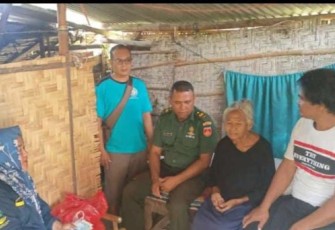 Kartini, penderita kanker saat dikunjungi TKSK, relawan dan anggota Koramil