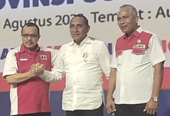 Jusuf Rizal bersama Gubernur Sumut Edy Rahmayadi saat pelantikan pengurus DPW LSM LIRA Sumatera Utara, Kamis (31/8)
