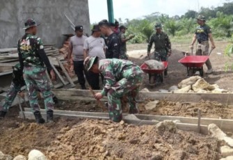 Pondasi MCK untuk warga di lokasi TMMD 