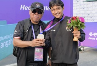 Menteri Basuki dengan atlet skateboard peraih medali perak Asian Games 2023, Rabu (27/9) 