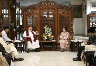 Megawati Soekarnoputri saat menerima delegasi ulama besar Mesir di Jakarta, Senin (9/10)