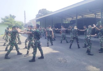 Latihan beladiri militer prajurit Menarmed 2 Kostrad, Senin (13/11)