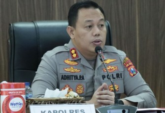 Kapolres Gresik AKBP Adhitya Panji Anom saat memberikan keterangan pers 