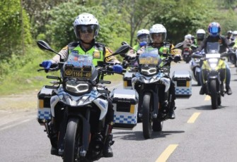 Kapolda Jatim Irjen Pol Drs Imam Sugiyanto saat Patroli bermotor Pengamanan Nataru, Senin (18/12) 