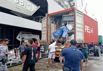 KRI dr. Wahidin Sudiro Husodo-991 Dukung Ekspedisi Kebangsaan Pulau Mapia