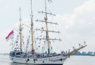 KRI Dewaruci
