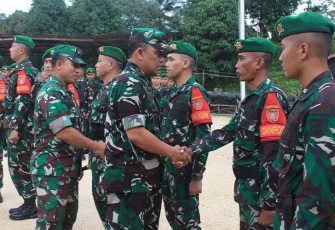 Pangdam XVIII/Kasuari saat Apresiasi Satgas Yonif 623/BWU di Wilayah Penugasan