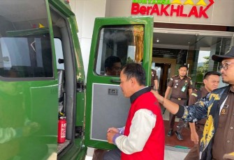 Kejaksaan Negeri Kepahiang melakukan penahanan tersangka H selama 20 hari berdasarkan surat perintah penahanan nomor PRIN-604/L.7.18/Fd.2/09/2023 tanggal 26 September 2023.