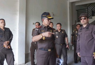 Kajati Kalbar saat Cek Barang Rampasan TPPU dan Korupsi