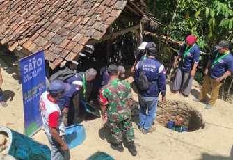 Babinsa Koramil 0801/03 Arjosari Dampingi Pelatihan Peningkatan Sanitasi