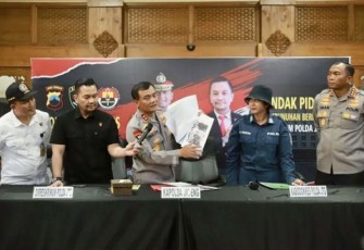  Kapolda Jawa Tengah Irjen Pol Ahmad Luthfi saat memimpin konferensi pers di Mako Polresta Surakarta, Kamis sore (6/4/2023). 