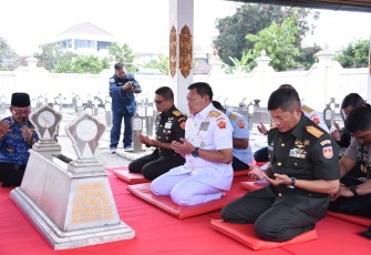 Panglima TNI saat Ziarah Ke Makam Jenderal Soedirman