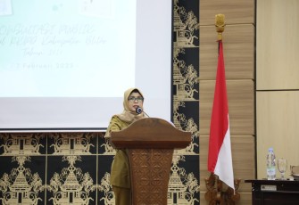Bupati Blitar Rini Syarifah Saat Buka Forum Konsultasi Publik Ranwal RKPD Kabupaten Blitar Tahun 2024 di Kantor Bupati Blitar, Selasa 7 Februari 2023. (Foto : IG Pemkab Blitar)